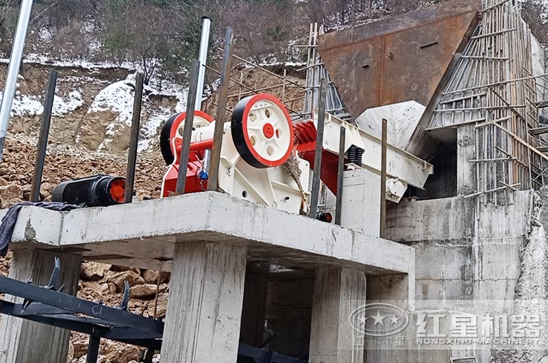 山西客户石头颚式破碎机工作现场图片 山西客户石头颚式破碎机工作现场图片