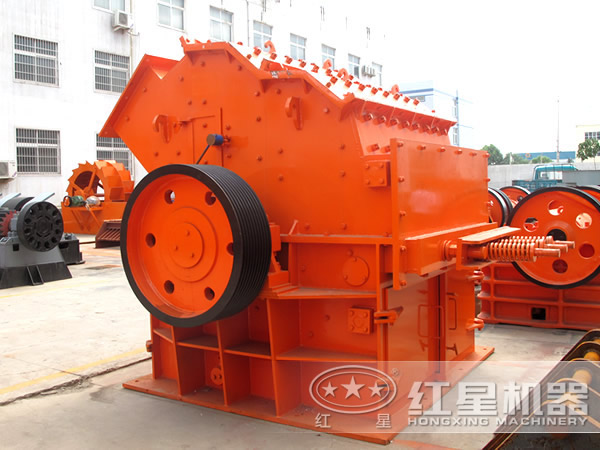 不同视角下的石子细碎机 不同视角下的石子细碎机