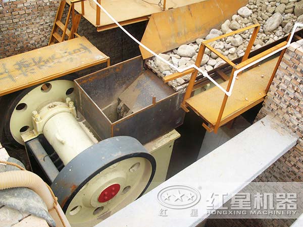 ��ʯ���豸�м��֣����ֱܷ����