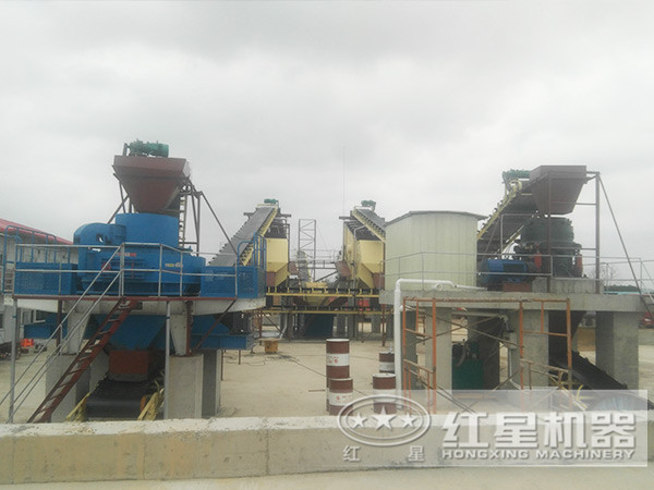 ��������ɰ����ҵ�ں��Ͻ���һ�ͻ���ʯ�ӹ��ֳ�