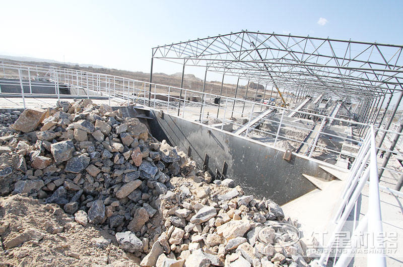 �������ڰ�ʯͷ�����ʯ��